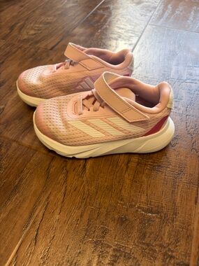 adidas Pink and White toddler girl
Velcro Athletic Sneakers 8